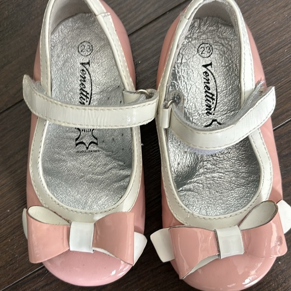 Flat pretty in pink shoes for toddler - Picture 3 of 4